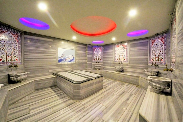 شقة واسعة - ثلاث غرف وصالة مع مطبخ منفصل - محمودلار/ الانيا 