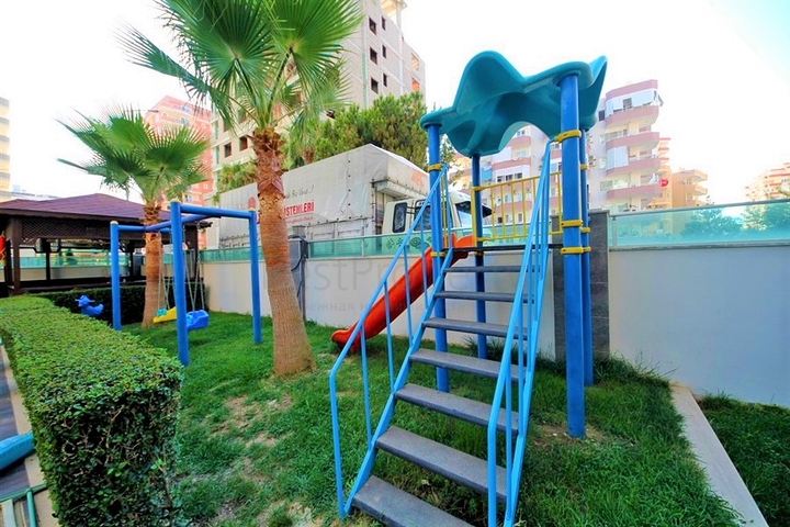 شقة واسعة - ثلاث غرف وصالة مع مطبخ منفصل - محمودلار/ الانيا 