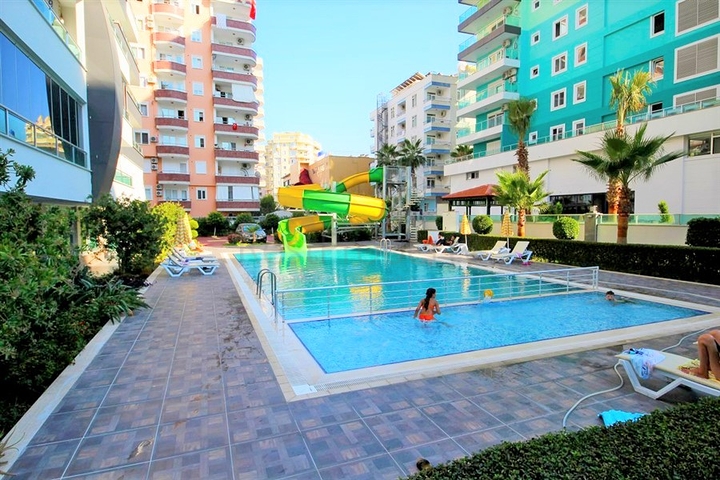 شقة واسعة - ثلاث غرف وصالة مع مطبخ منفصل - محمودلار/ الانيا 