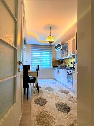 شقة واسعة - ثلاث غرف وصالة مع مطبخ منفصل - محمودلار/ الانيا 