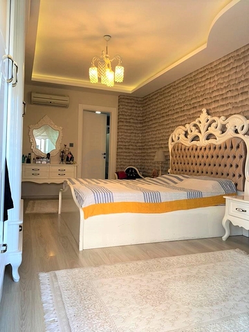 شقة واسعة - ثلاث غرف وصالة مع مطبخ منفصل - محمودلار/ الانيا 