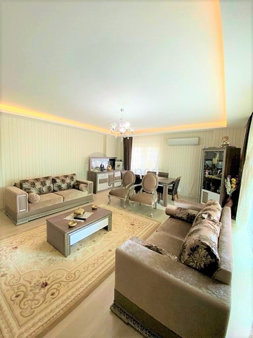 شقة واسعة - ثلاث غرف وصالة مع مطبخ منفصل - محمودلار/ الانيا 