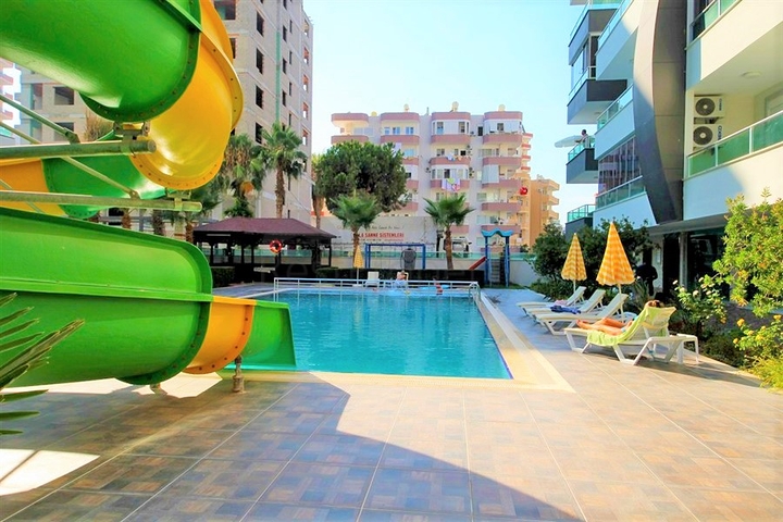 شقة واسعة - ثلاث غرف وصالة مع مطبخ منفصل - محمودلار/ الانيا 