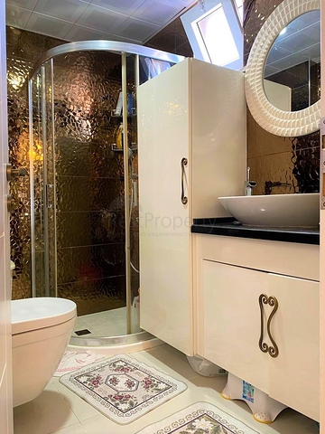 شقة واسعة - ثلاث غرف وصالة مع مطبخ منفصل - محمودلار/ الانيا 