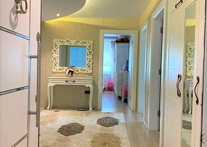 شقة واسعة - ثلاث غرف وصالة مع مطبخ منفصل - محمودلار/ الانيا 