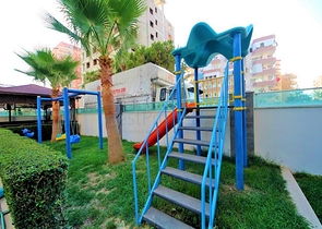 شقة واسعة - ثلاث غرف وصالة مع مطبخ منفصل - محمودلار/ الانيا 