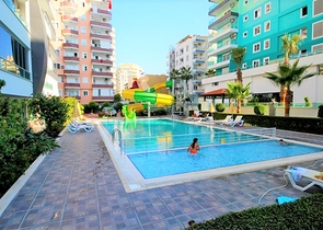 شقة واسعة - ثلاث غرف وصالة مع مطبخ منفصل - محمودلار/ الانيا 