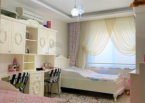 شقة واسعة - ثلاث غرف وصالة مع مطبخ منفصل - محمودلار/ الانيا 