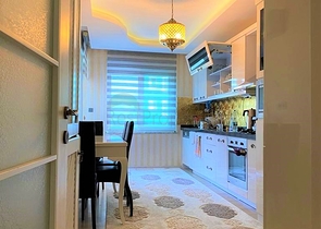 شقة واسعة - ثلاث غرف وصالة مع مطبخ منفصل - محمودلار/ الانيا 