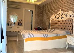 شقة واسعة - ثلاث غرف وصالة مع مطبخ منفصل - محمودلار/ الانيا 