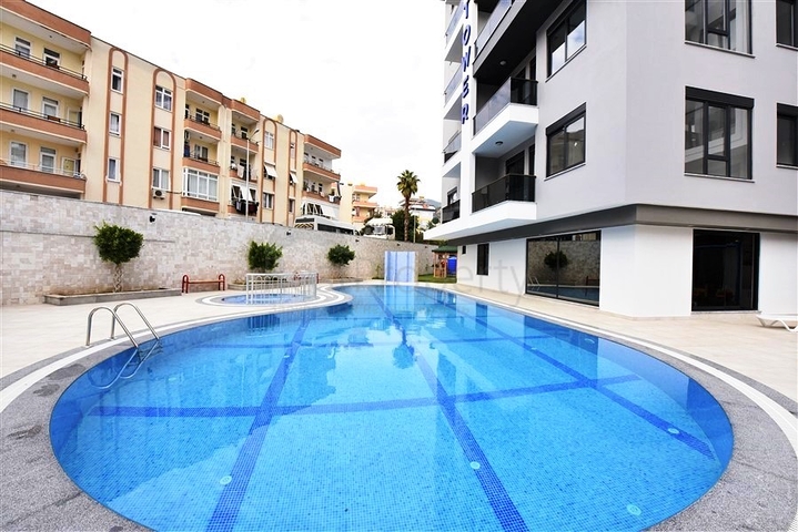 اطلالة على قلعة الانيا- مجمع جديد - شقة 2 غرفة وصالة مفروشة - في مركز الانيا