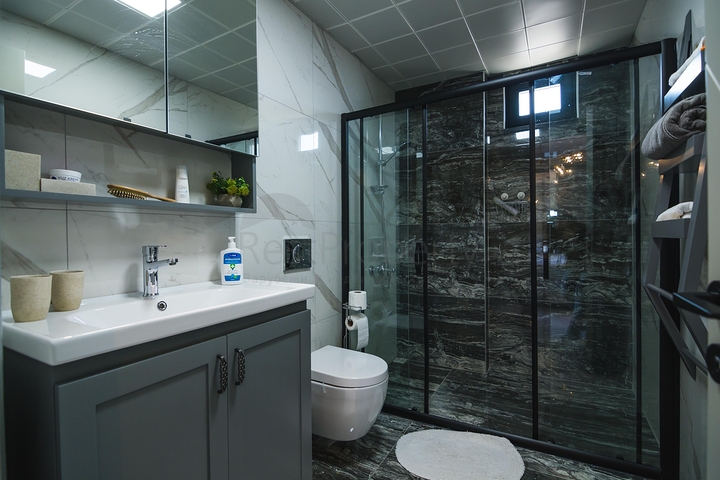 دوبلكس فاخرة -4 غرف وصالة - مفروشة بأناقة -ضمن مجمع انيق -في اوبا / الانيا 