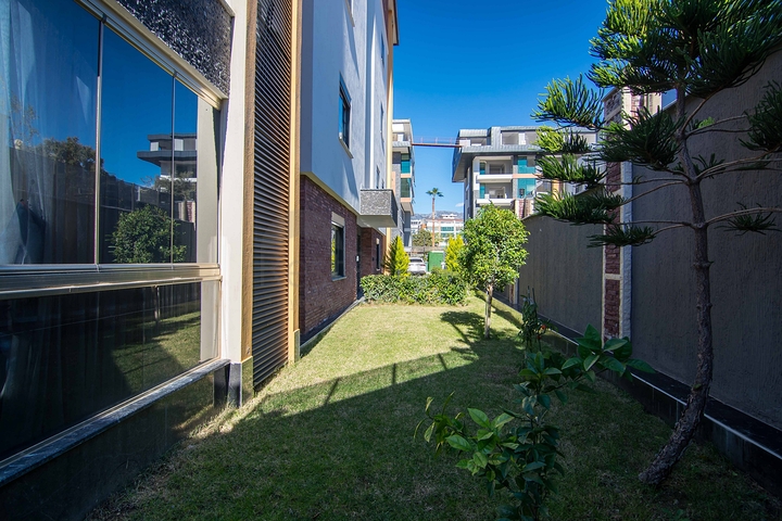 دوبلكس فاخرة -4 غرف وصالة - مفروشة بأناقة -ضمن مجمع انيق -في اوبا / الانيا 