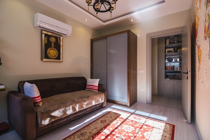 دوبلكس فاخرة -4 غرف وصالة - مفروشة بأناقة -ضمن مجمع انيق -في اوبا / الانيا 