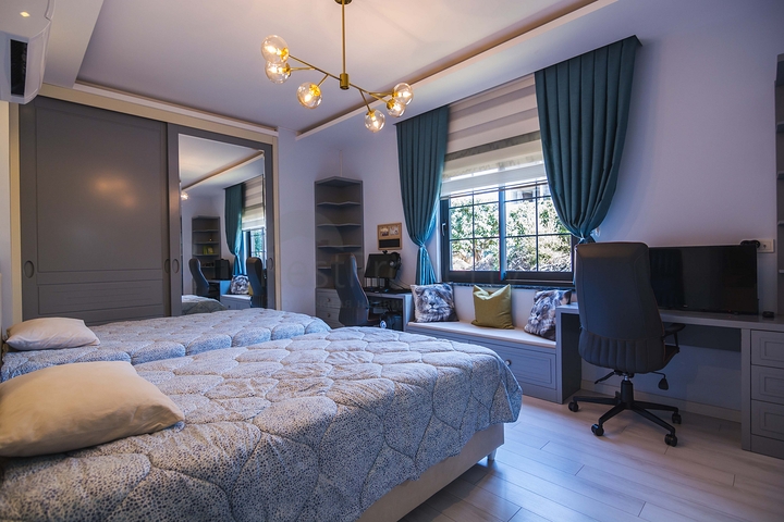 دوبلكس فاخرة -4 غرف وصالة - مفروشة بأناقة -ضمن مجمع انيق -في اوبا / الانيا 