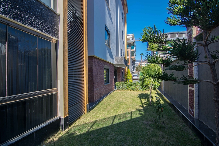 دوبلكس فاخرة -4 غرف وصالة - مفروشة بأناقة -ضمن مجمع انيق -في اوبا / الانيا 