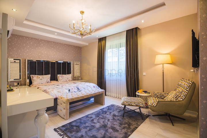 دوبلكس فاخرة -4 غرف وصالة - مفروشة بأناقة -ضمن مجمع انيق -في اوبا / الانيا 