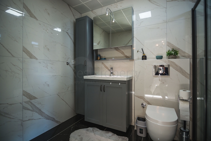 دوبلكس فاخرة -4 غرف وصالة - مفروشة بأناقة -ضمن مجمع انيق -في اوبا / الانيا 