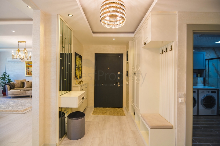 دوبلكس فاخرة -4 غرف وصالة - مفروشة بأناقة -ضمن مجمع انيق -في اوبا / الانيا 