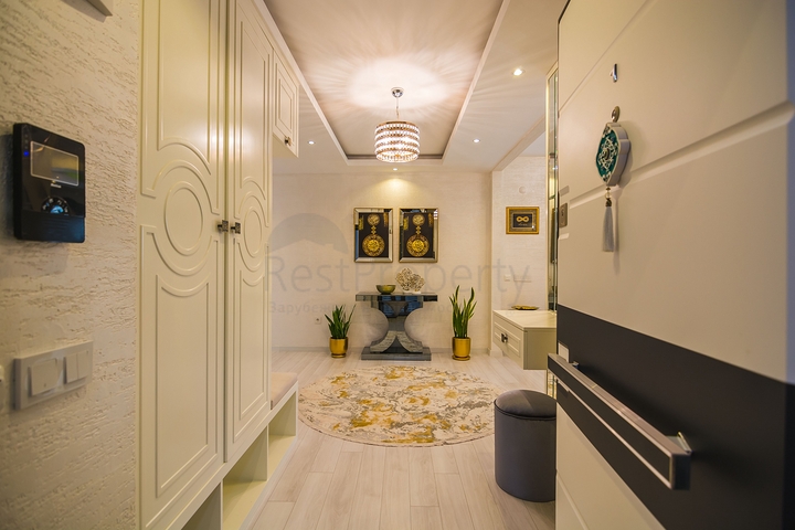 دوبلكس فاخرة -4 غرف وصالة - مفروشة بأناقة -ضمن مجمع انيق -في اوبا / الانيا 