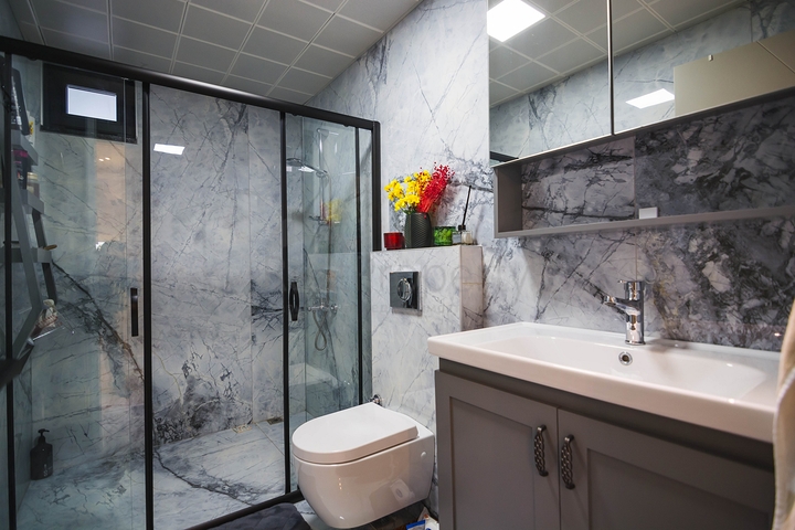 دوبلكس فاخرة -4 غرف وصالة - مفروشة بأناقة -ضمن مجمع انيق -في اوبا / الانيا 