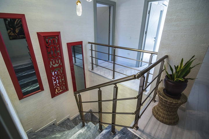 دوبلكس فاخرة -4 غرف وصالة - مفروشة بأناقة -ضمن مجمع انيق -في اوبا / الانيا 