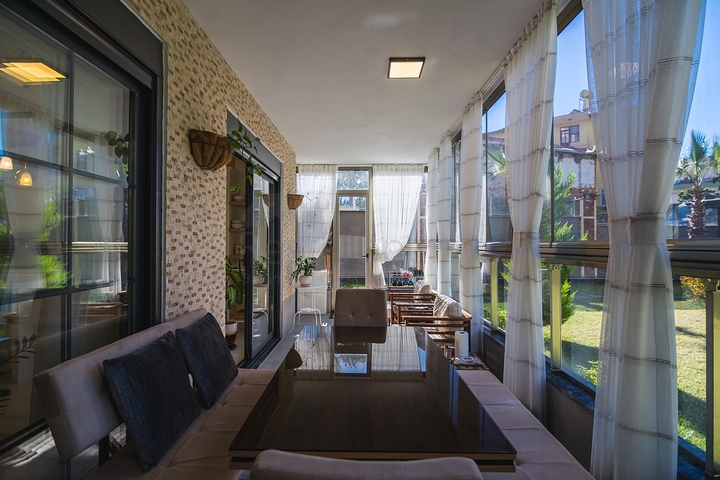 دوبلكس فاخرة -4 غرف وصالة - مفروشة بأناقة -ضمن مجمع انيق -في اوبا / الانيا 