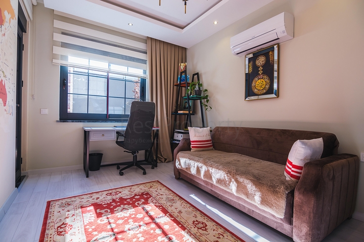 دوبلكس فاخرة -4 غرف وصالة - مفروشة بأناقة -ضمن مجمع انيق -في اوبا / الانيا 