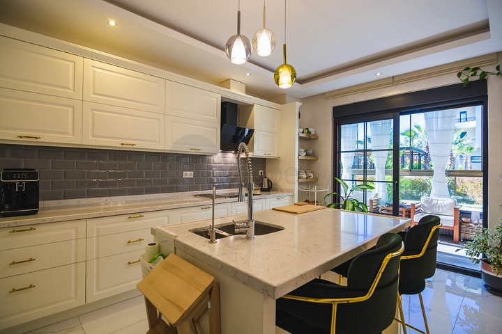 دوبلكس فاخرة -4 غرف وصالة - مفروشة بأناقة -ضمن مجمع انيق -في اوبا / الانيا 