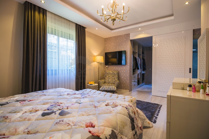 دوبلكس فاخرة -4 غرف وصالة - مفروشة بأناقة -ضمن مجمع انيق -في اوبا / الانيا 