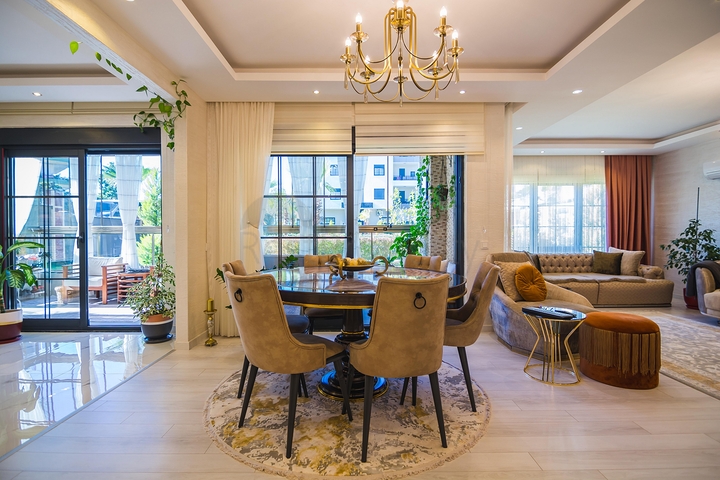 دوبلكس فاخرة -4 غرف وصالة - مفروشة بأناقة -ضمن مجمع انيق -في اوبا / الانيا 