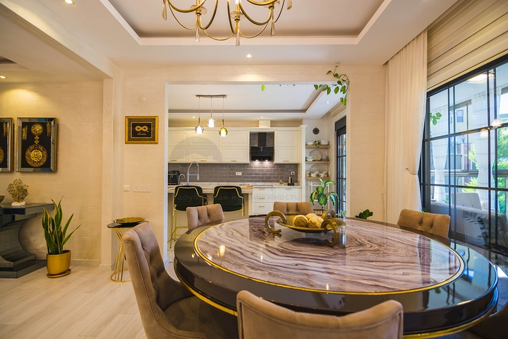 دوبلكس فاخرة -4 غرف وصالة - مفروشة بأناقة -ضمن مجمع انيق -في اوبا / الانيا 