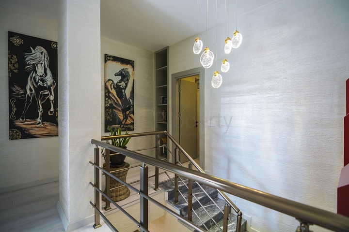 دوبلكس فاخرة -4 غرف وصالة - مفروشة بأناقة -ضمن مجمع انيق -في اوبا / الانيا 