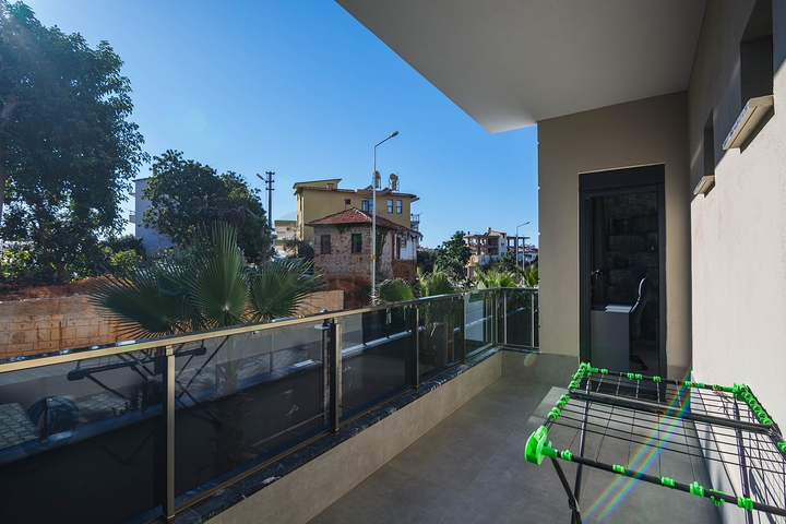 دوبلكس فاخرة -4 غرف وصالة - مفروشة بأناقة -ضمن مجمع انيق -في اوبا / الانيا 