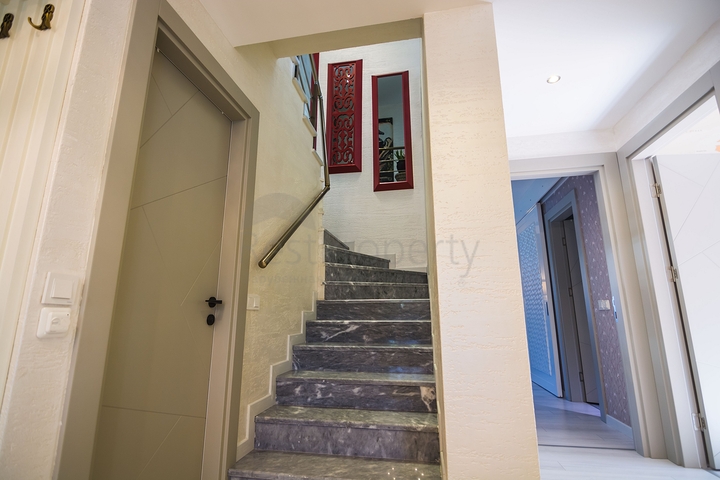 دوبلكس فاخرة -4 غرف وصالة - مفروشة بأناقة -ضمن مجمع انيق -في اوبا / الانيا 