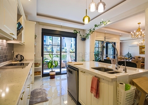 دوبلكس فاخرة -4 غرف وصالة - مفروشة بأناقة -ضمن مجمع انيق -في اوبا / الانيا 