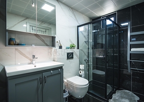 دوبلكس فاخرة -4 غرف وصالة - مفروشة بأناقة -ضمن مجمع انيق -في اوبا / الانيا 