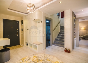 دوبلكس فاخرة -4 غرف وصالة - مفروشة بأناقة -ضمن مجمع انيق -في اوبا / الانيا 