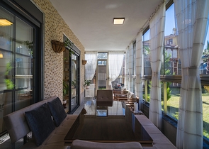 دوبلكس فاخرة -4 غرف وصالة - مفروشة بأناقة -ضمن مجمع انيق -في اوبا / الانيا 