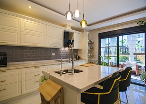 دوبلكس فاخرة -4 غرف وصالة - مفروشة بأناقة -ضمن مجمع انيق -في اوبا / الانيا 