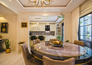 دوبلكس فاخرة -4 غرف وصالة - مفروشة بأناقة -ضمن مجمع انيق -في اوبا / الانيا 