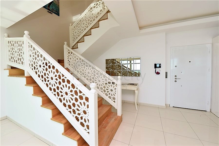 اطلالة بحر - دوبلكس فاخرة 4 غرف وصالة -في توسمور / الانيا 