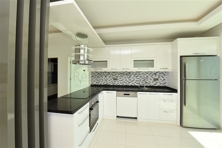 اطلالة بحر - دوبلكس فاخرة 4 غرف وصالة -في توسمور / الانيا 