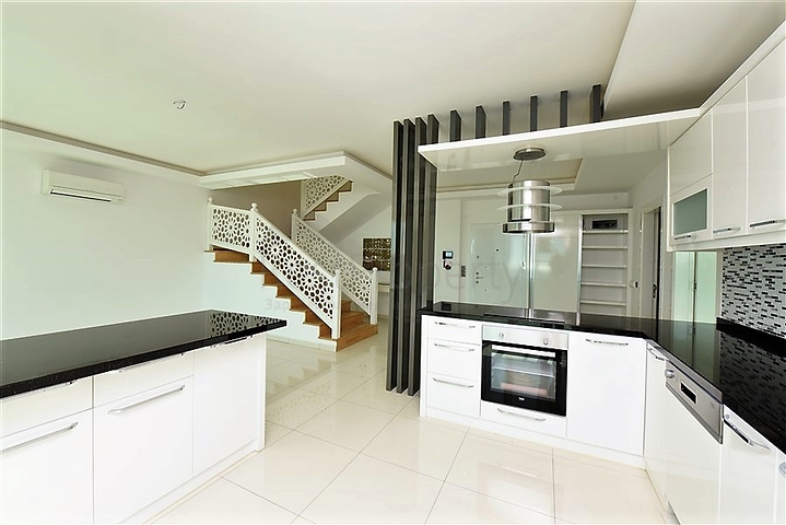 اطلالة بحر - دوبلكس فاخرة 4 غرف وصالة -في توسمور / الانيا 