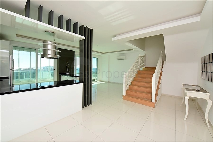 اطلالة بحر - دوبلكس فاخرة 4 غرف وصالة -في توسمور / الانيا 