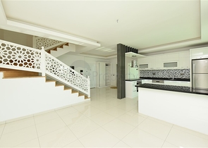 اطلالة بحر - دوبلكس فاخرة 4 غرف وصالة -في توسمور / الانيا 