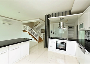 اطلالة بحر - دوبلكس فاخرة 4 غرف وصالة -في توسمور / الانيا 