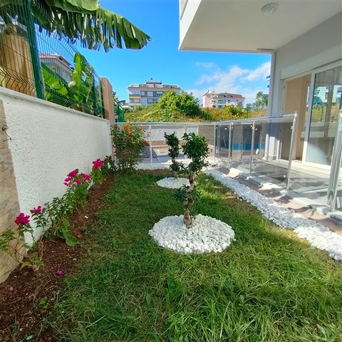 دوبلكس ارضية - غرفتين وصالة ضمن مجمع سكني قريب من البحر - في كاستل / الانيا 