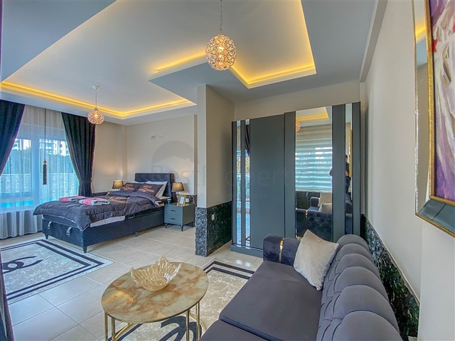 دوبلكس ارضية - غرفتين وصالة ضمن مجمع سكني قريب من البحر - في كاستل / الانيا 