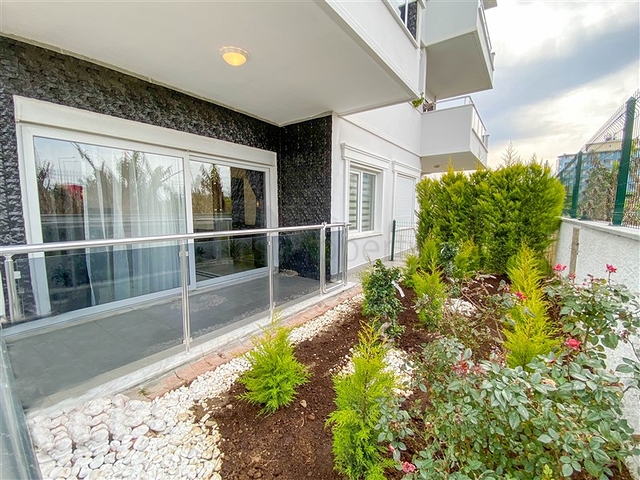 دوبلكس ارضية - غرفتين وصالة ضمن مجمع سكني قريب من البحر - في كاستل / الانيا 